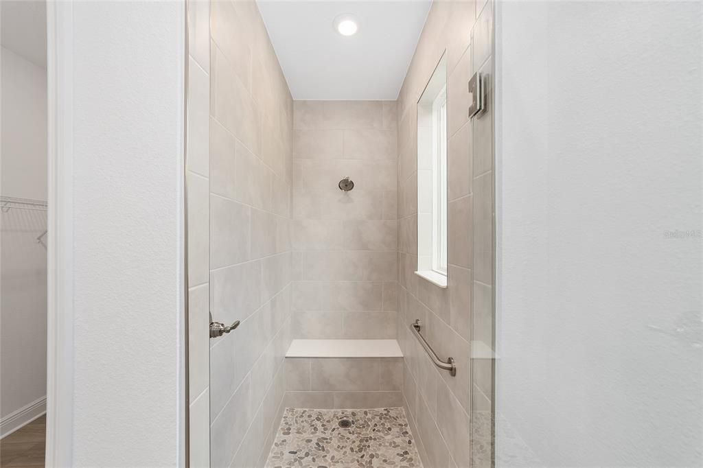 Activo con contrato: $430,000 (3 camas, 3 baños, 2536 Pies cuadrados)