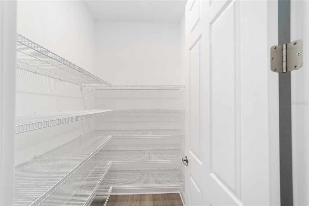 Activo con contrato: $430,000 (3 camas, 3 baños, 2536 Pies cuadrados)