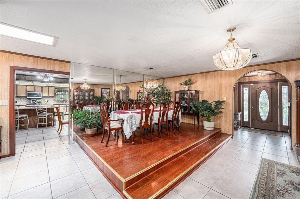 For Sale: $800,000 (5 beds, 3 baths, 3844 Square Feet)