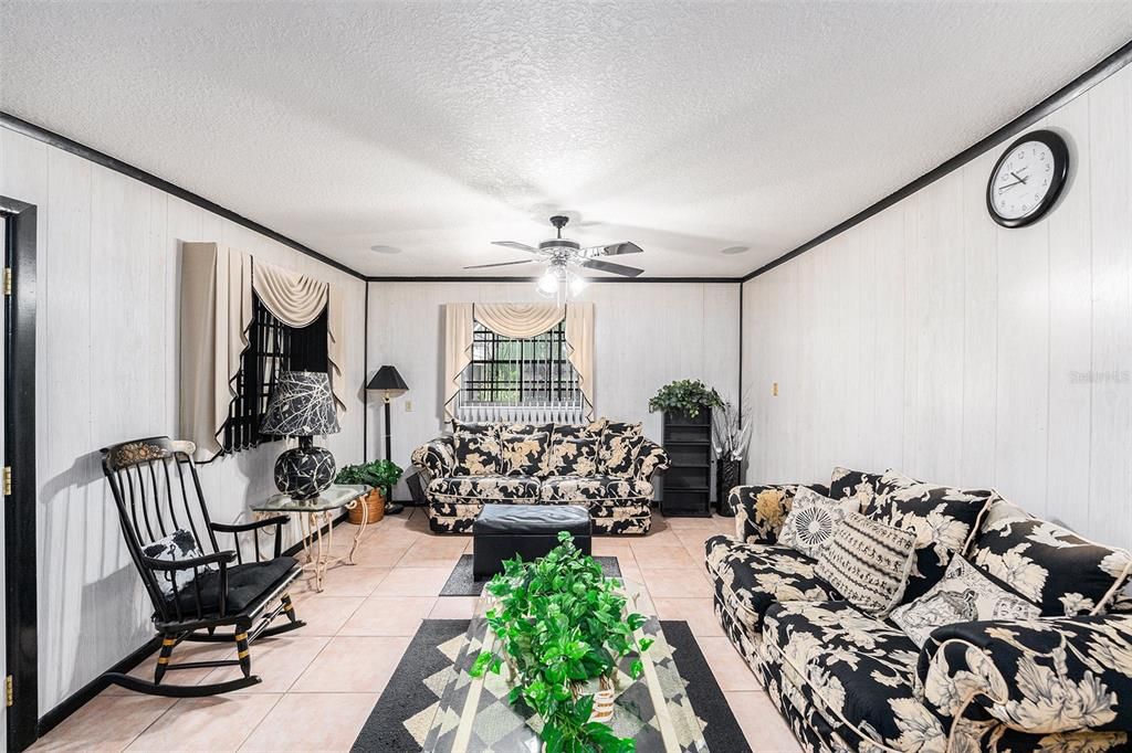 For Sale: $800,000 (5 beds, 3 baths, 3844 Square Feet)