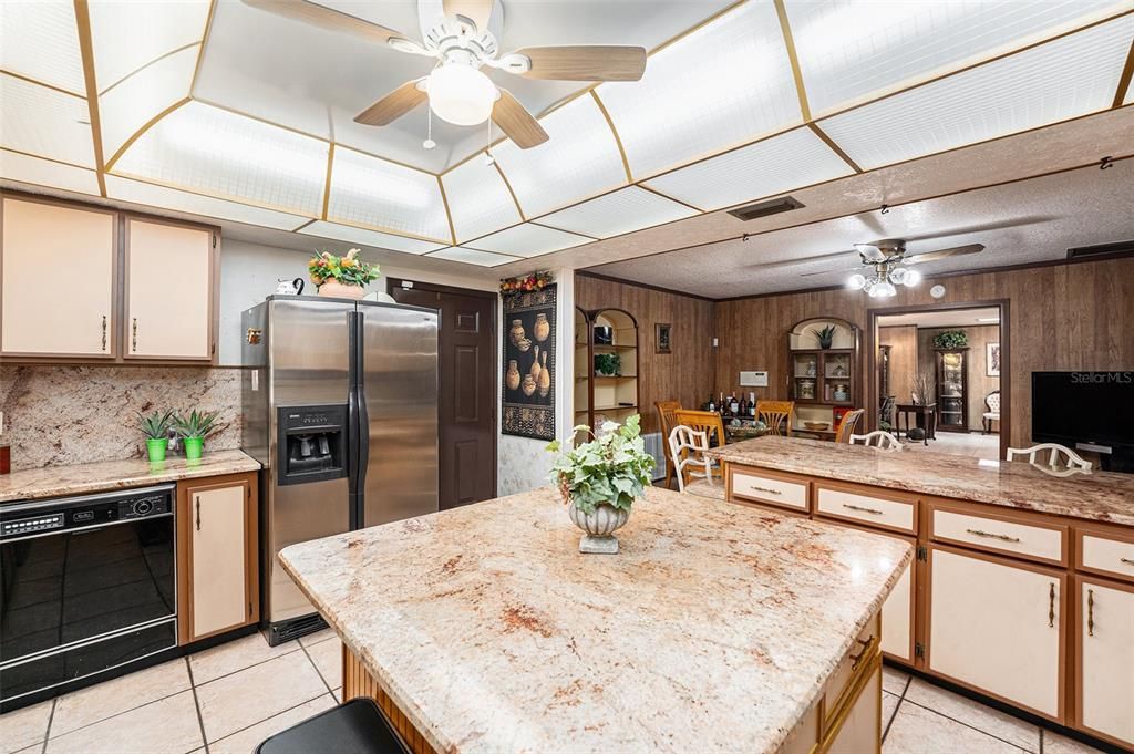 For Sale: $800,000 (5 beds, 3 baths, 3844 Square Feet)