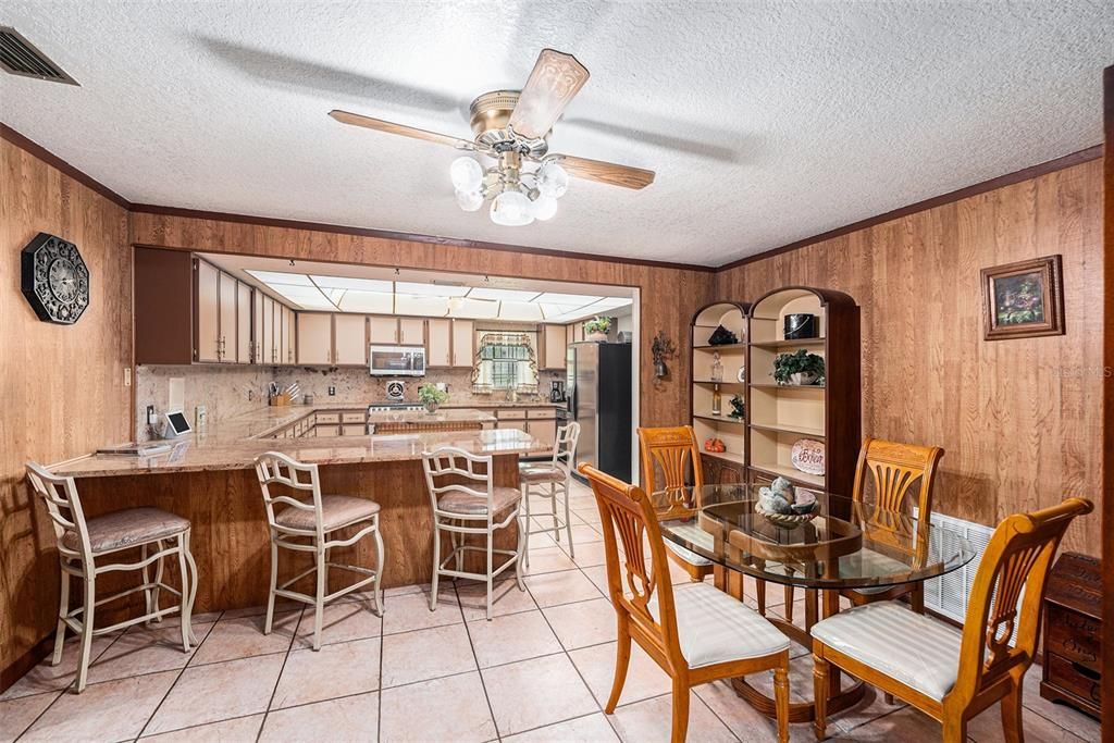 For Sale: $800,000 (5 beds, 3 baths, 3844 Square Feet)