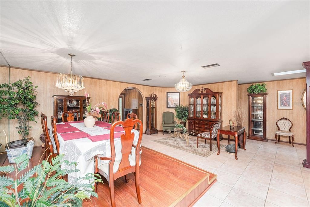 For Sale: $800,000 (5 beds, 3 baths, 3844 Square Feet)