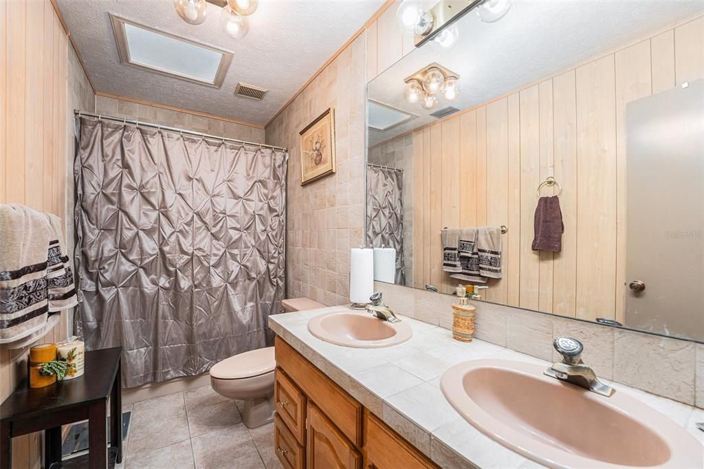 For Sale: $800,000 (5 beds, 3 baths, 3844 Square Feet)