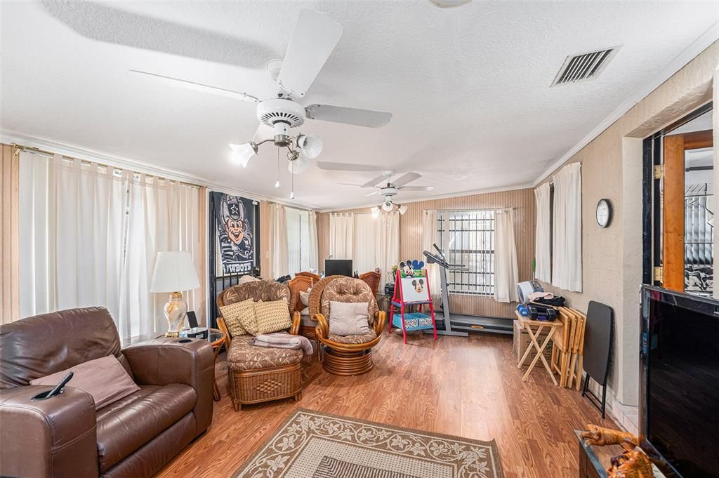 For Sale: $800,000 (5 beds, 3 baths, 3844 Square Feet)