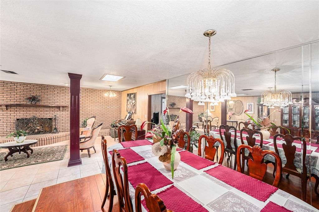 For Sale: $800,000 (5 beds, 3 baths, 3844 Square Feet)