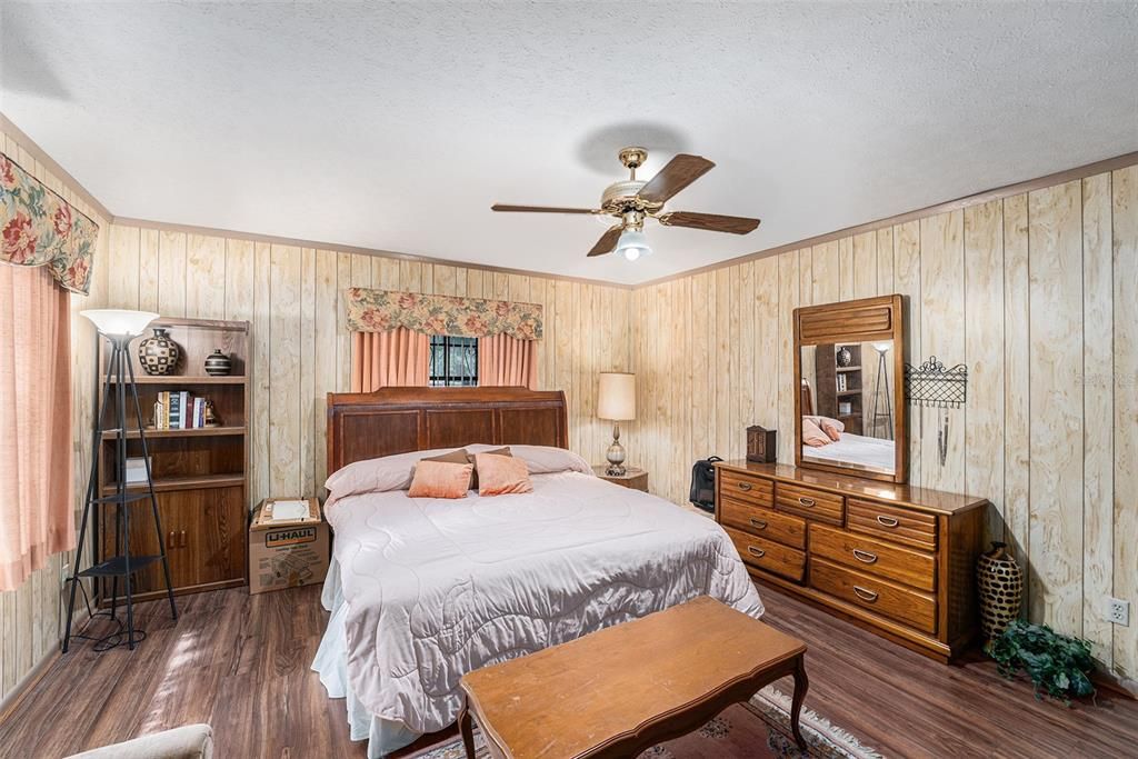 For Sale: $800,000 (5 beds, 3 baths, 3844 Square Feet)