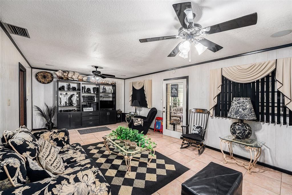 For Sale: $800,000 (5 beds, 3 baths, 3844 Square Feet)