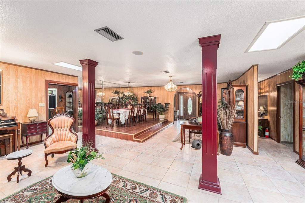 For Sale: $800,000 (5 beds, 3 baths, 3844 Square Feet)