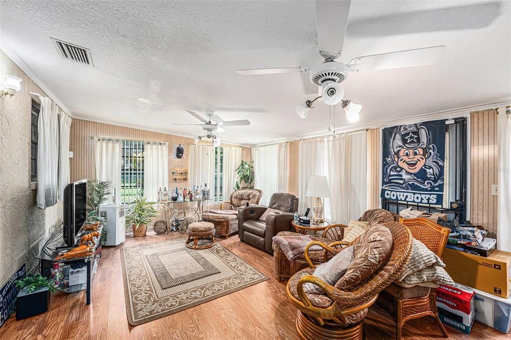 For Sale: $800,000 (5 beds, 3 baths, 3844 Square Feet)