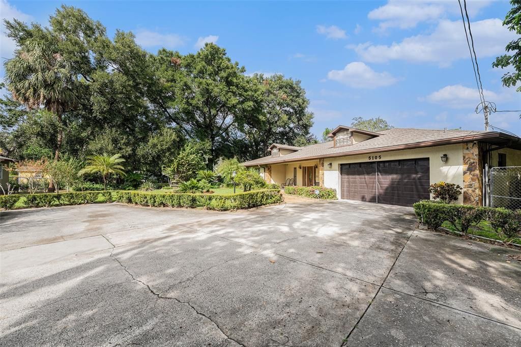 For Sale: $800,000 (5 beds, 3 baths, 3844 Square Feet)