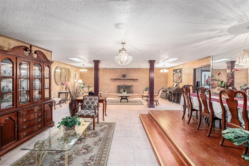 For Sale: $800,000 (5 beds, 3 baths, 3844 Square Feet)