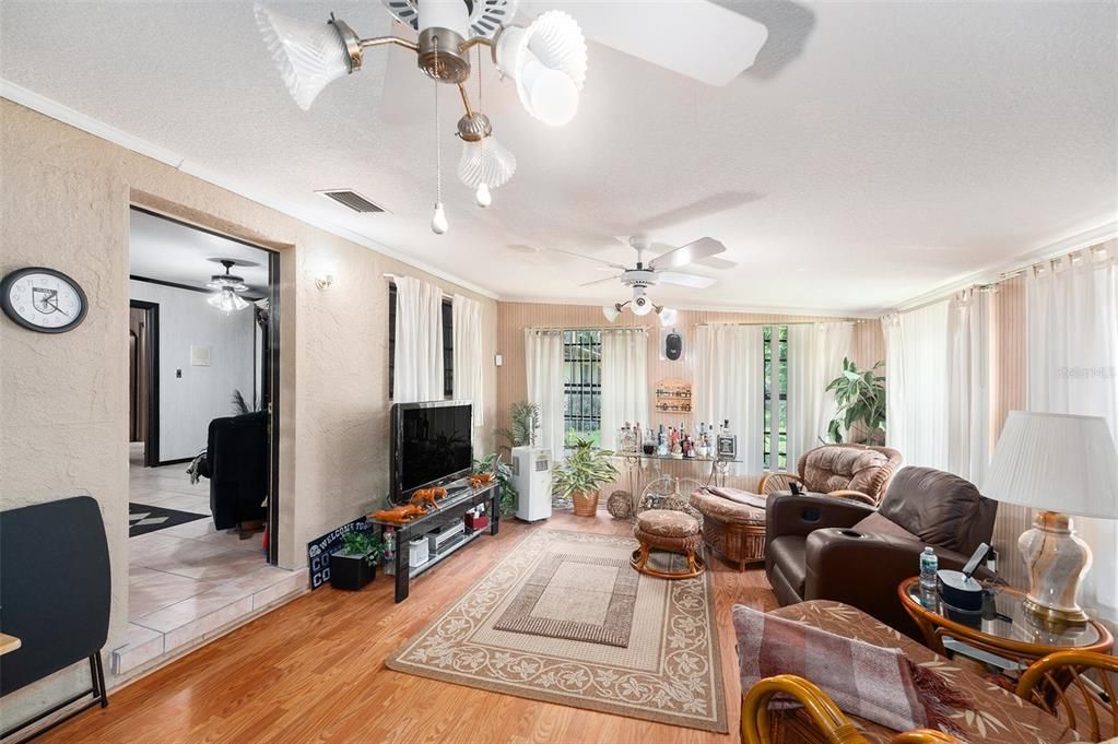 For Sale: $800,000 (5 beds, 3 baths, 3844 Square Feet)