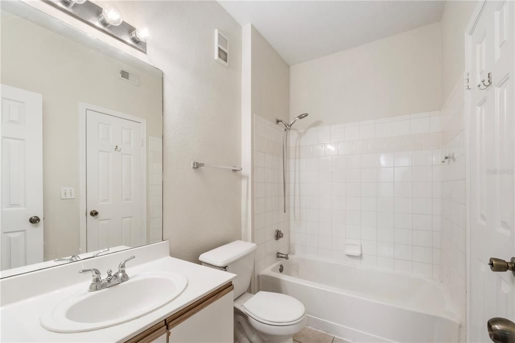 合同活跃: $1,500 (2 贝兹, 2 浴室, 1014 平方英尺)