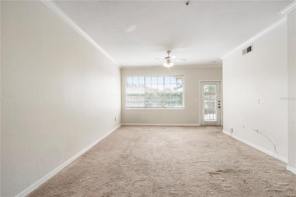 合同活跃: $1,500 (2 贝兹, 2 浴室, 1014 平方英尺)