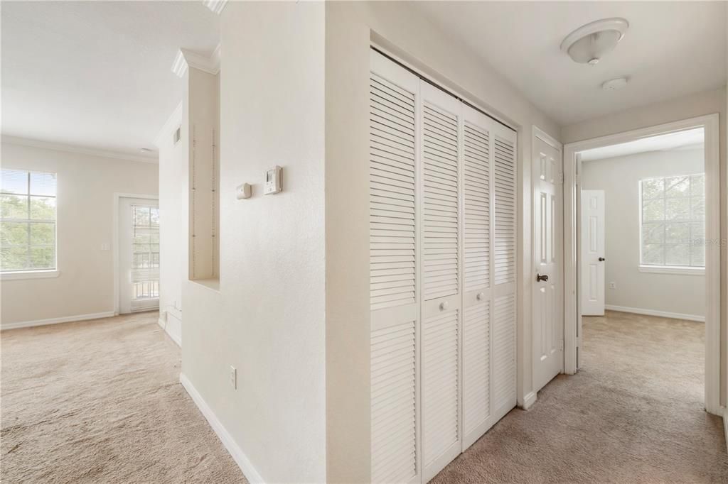 合同活跃: $1,500 (2 贝兹, 2 浴室, 1014 平方英尺)