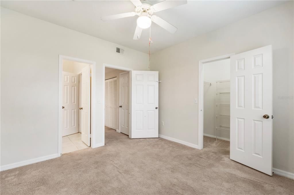 合同活跃: $1,500 (2 贝兹, 2 浴室, 1014 平方英尺)