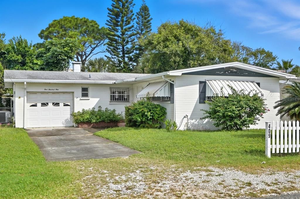 合同活跃: $249,000 (2 贝兹, 1 浴室, 1092 平方英尺)