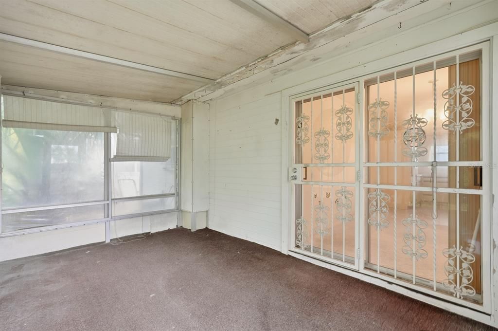 合同活跃: $249,000 (2 贝兹, 1 浴室, 1092 平方英尺)