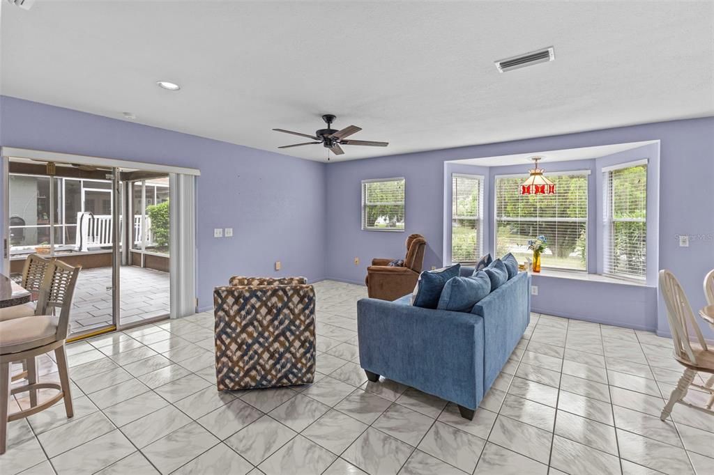 На продажу: $249,999 (2 спален, 2 ванн, 1437 Квадратных фут)