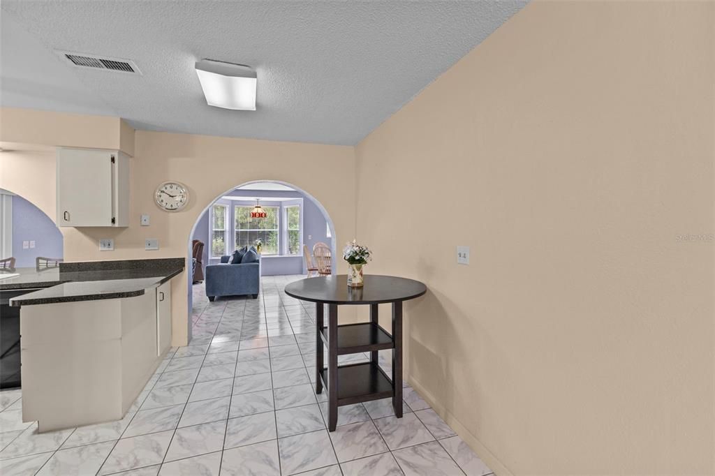 На продажу: $249,999 (2 спален, 2 ванн, 1437 Квадратных фут)