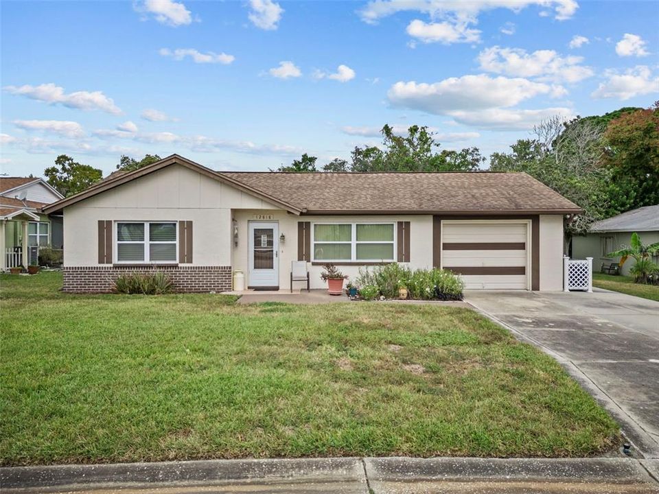 На продажу: $249,999 (2 спален, 2 ванн, 1437 Квадратных фут)