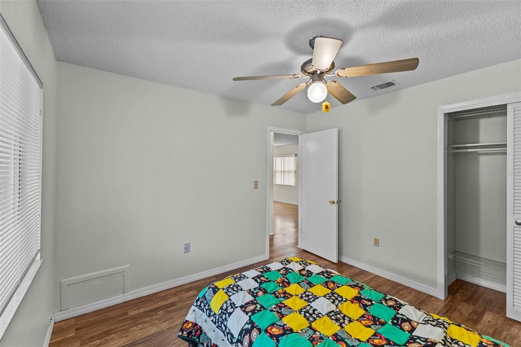 На продажу: $249,999 (2 спален, 2 ванн, 1437 Квадратных фут)