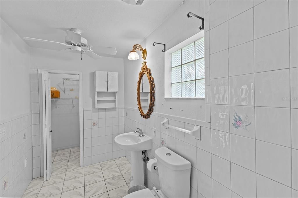 На продажу: $249,999 (2 спален, 2 ванн, 1437 Квадратных фут)