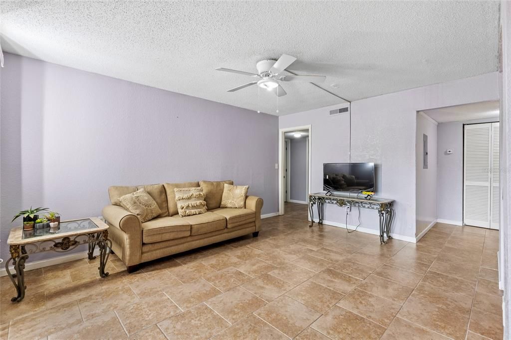 待售: $179,000 (3 贝兹, 2 浴室, 1278 平方英尺)