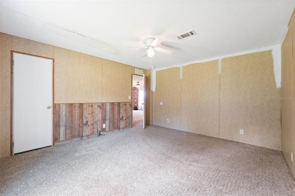 For Sale: $409,900 (4 beds, 2 baths, 2280 Square Feet)