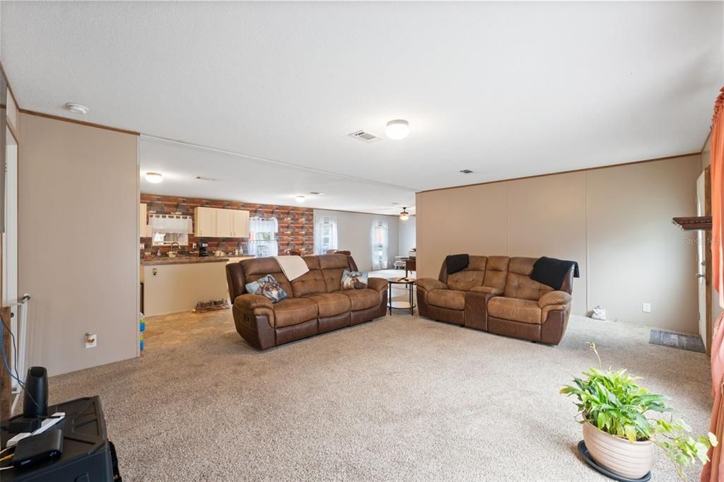 For Sale: $409,900 (4 beds, 2 baths, 2280 Square Feet)