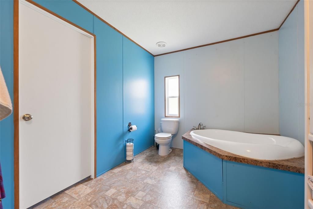 For Sale: $409,900 (4 beds, 2 baths, 2280 Square Feet)