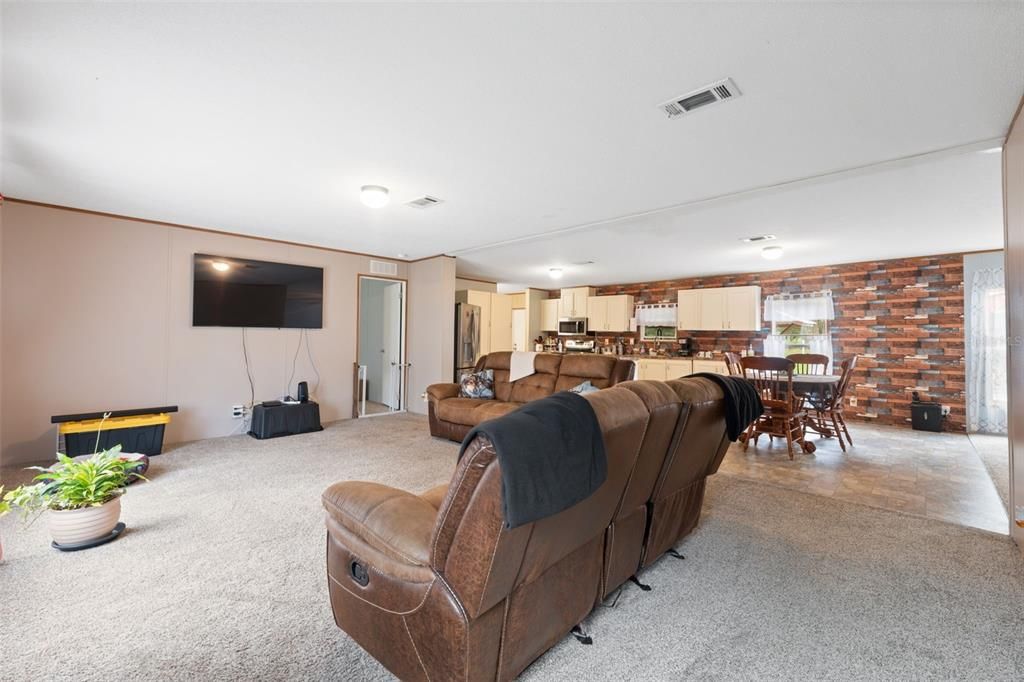 For Sale: $409,900 (4 beds, 2 baths, 2280 Square Feet)