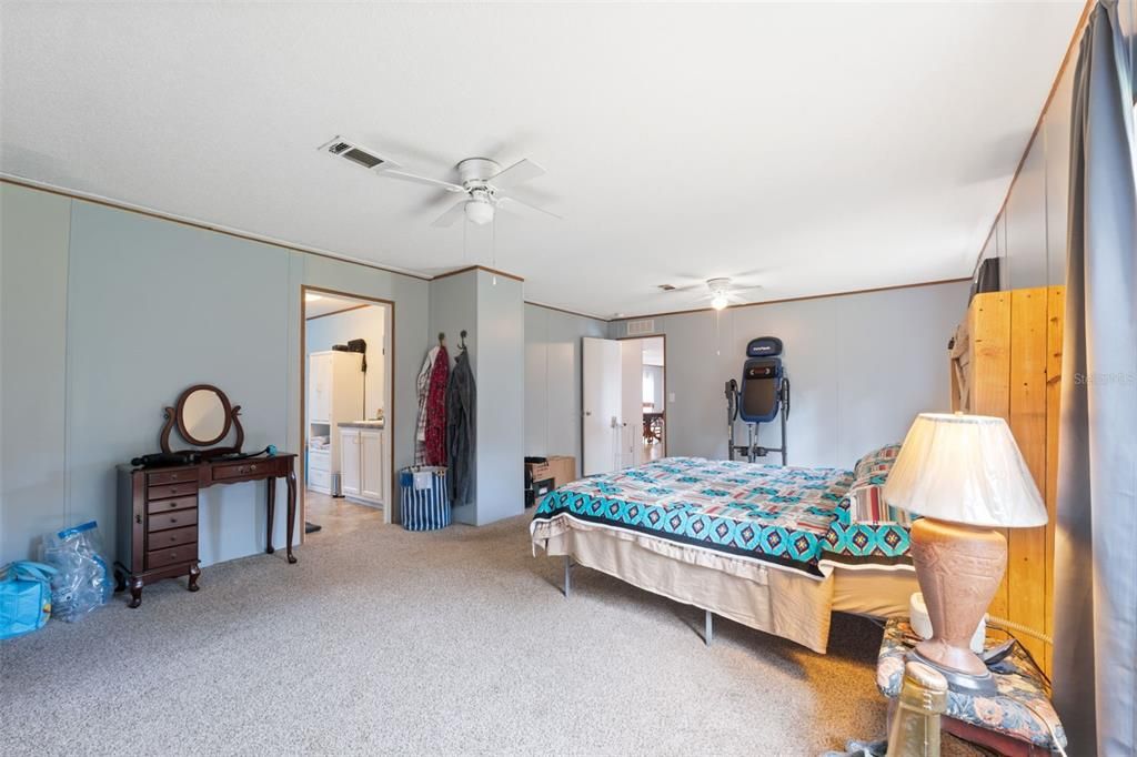 For Sale: $409,900 (4 beds, 2 baths, 2280 Square Feet)