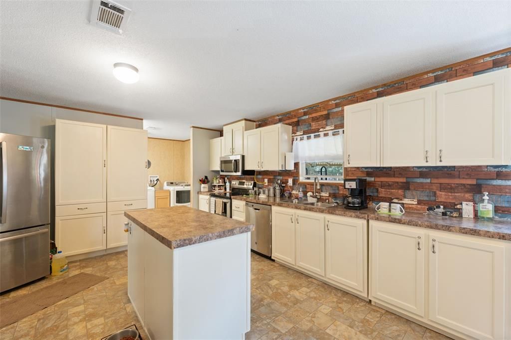 For Sale: $409,900 (4 beds, 2 baths, 2280 Square Feet)