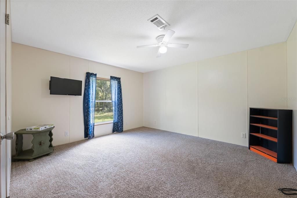 For Sale: $409,900 (4 beds, 2 baths, 2280 Square Feet)