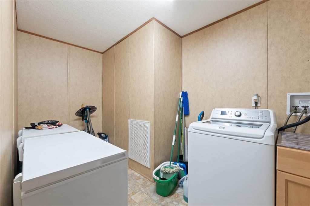 For Sale: $409,900 (4 beds, 2 baths, 2280 Square Feet)