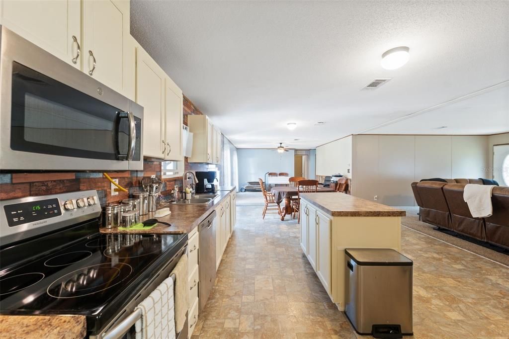 For Sale: $409,900 (4 beds, 2 baths, 2280 Square Feet)