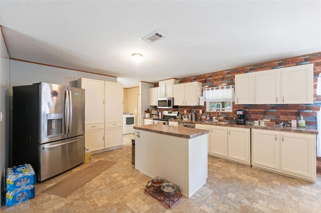 For Sale: $409,900 (4 beds, 2 baths, 2280 Square Feet)