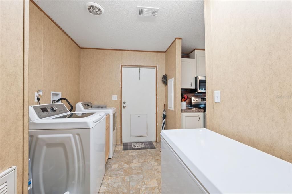 For Sale: $409,900 (4 beds, 2 baths, 2280 Square Feet)