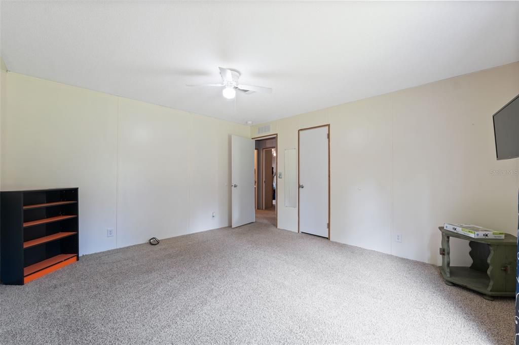 For Sale: $409,900 (4 beds, 2 baths, 2280 Square Feet)