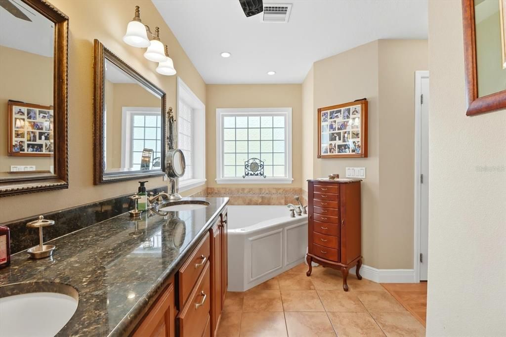 For Sale: $2,199,000 (4 beds, 4 baths, 3381 Square Feet)