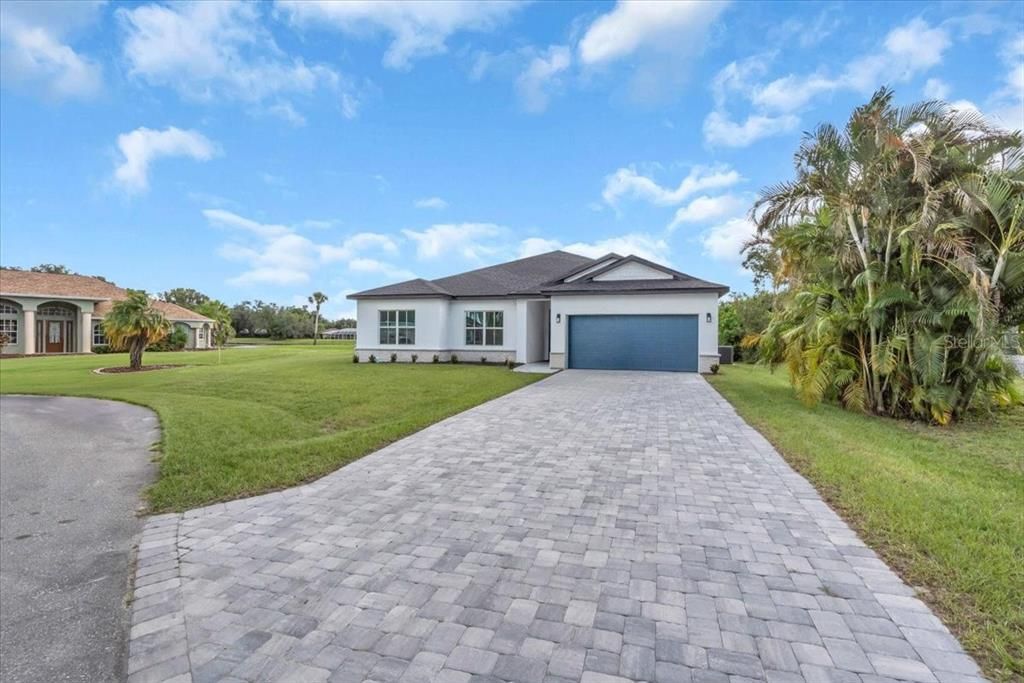 For Sale: $384,900 (4 beds, 3 baths, 2092 Square Feet)