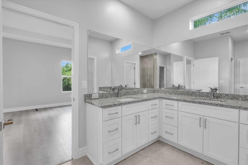 For Sale: $384,900 (4 beds, 3 baths, 2092 Square Feet)