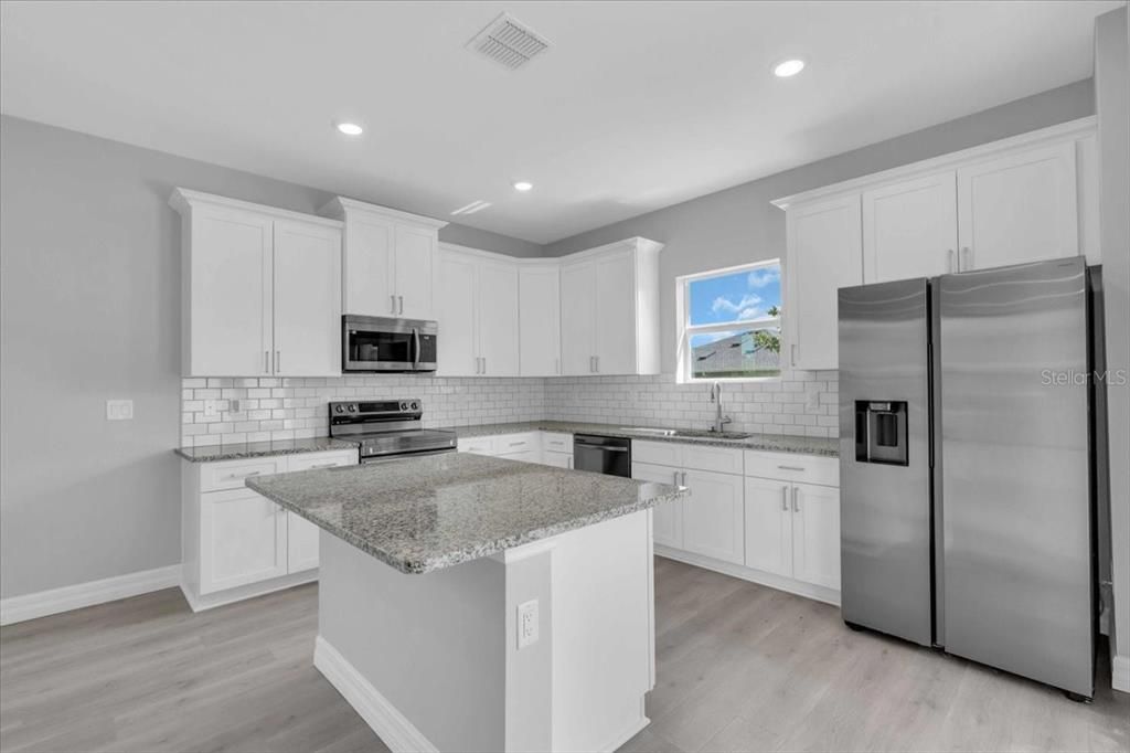 For Sale: $384,900 (4 beds, 3 baths, 2092 Square Feet)