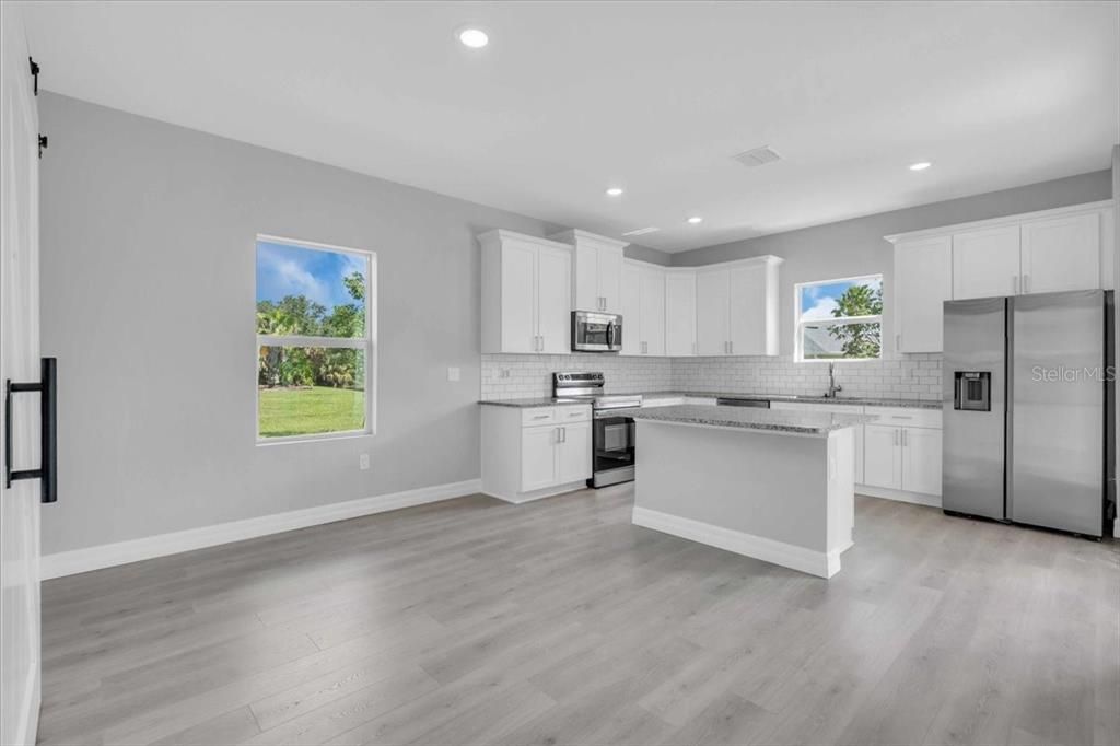 For Sale: $384,900 (4 beds, 3 baths, 2092 Square Feet)