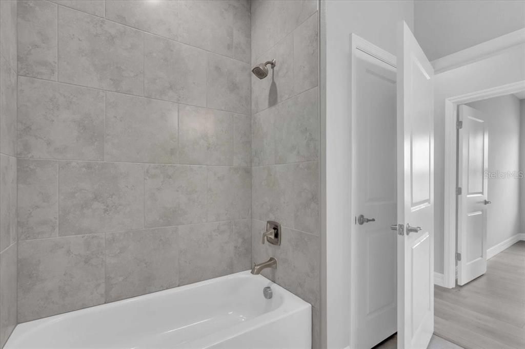 For Sale: $384,900 (4 beds, 3 baths, 2092 Square Feet)