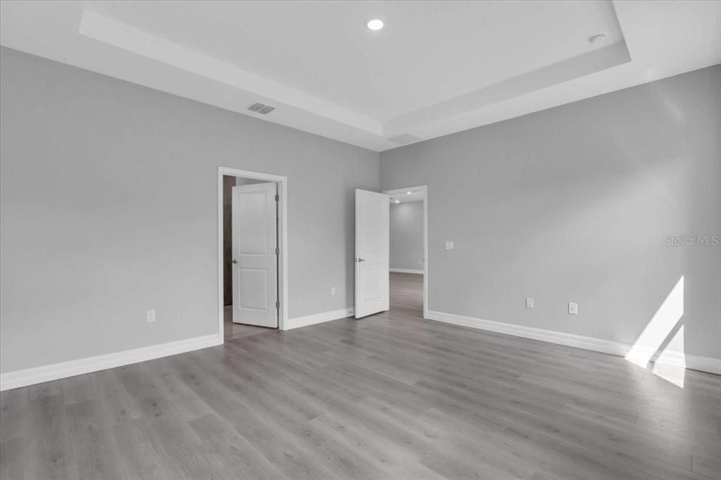 For Sale: $384,900 (4 beds, 3 baths, 2092 Square Feet)