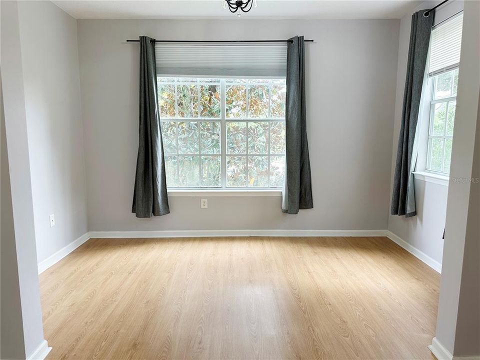 For Sale: $275,000 (3 beds, 2 baths, 1270 Square Feet)