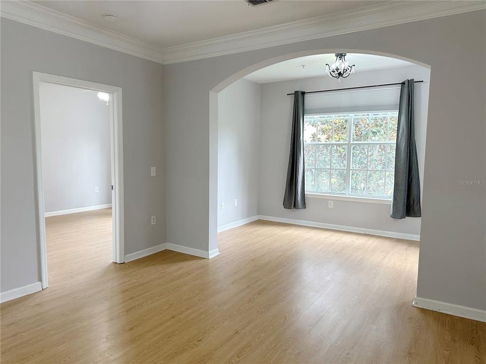 For Sale: $275,000 (3 beds, 2 baths, 1270 Square Feet)